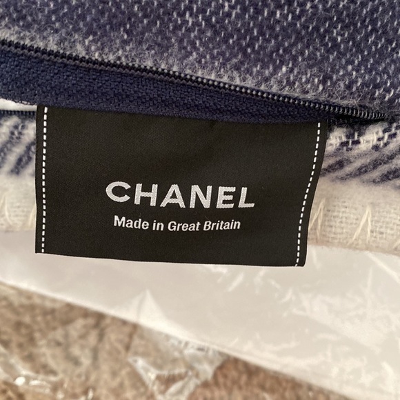 Chanel cashmere/ wool CC DOUBLE FACE INTERIOR PILLOW - Picture 5 of 9